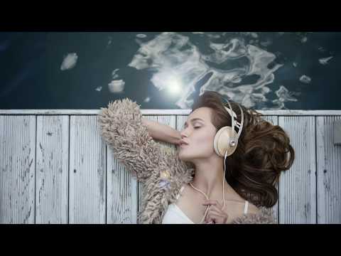 Видео: Cравнение охватывающих наушников Meze 99 Classics и 99 Neo