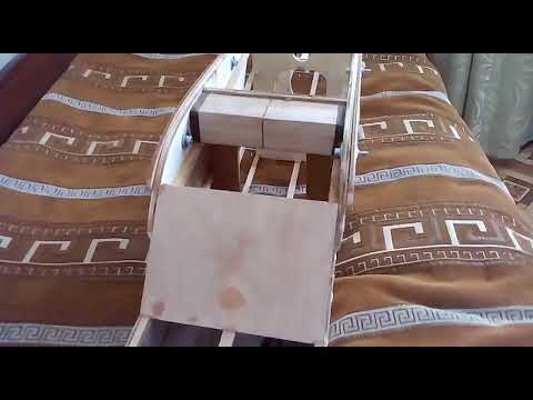 Видео: Радиоуправляемый самолёт с мотором от бензокосы