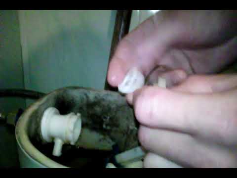 Видео: Впускной клапан сливного бачка унитаза, не останавливает воду.