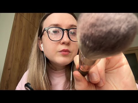 Видео: АСМР макияж подруге / ASMR makeup 