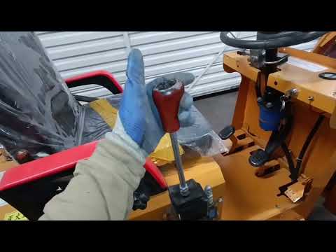 Видео: китайский мини-погрузчик. Бензиновый китайский мини погрузчик, обзор и ходовые испытания