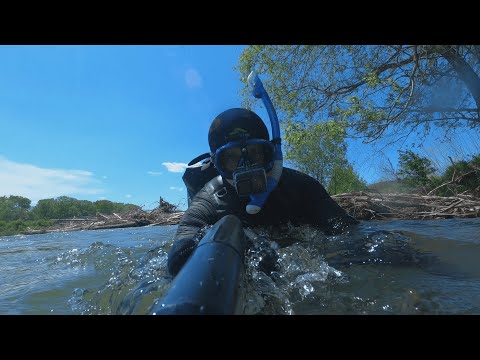 Видео: Подводная Охота на Горных Реках Приморского Края.\\ Добыл двух Ленков на Уху.