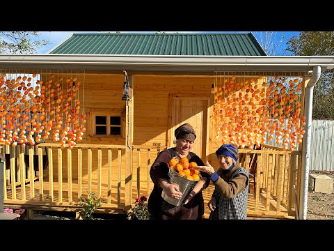 Видео: Сбор И Сушка Хурмы В Новом Деревянном Доме И Приготовление Цыплёнок Табака