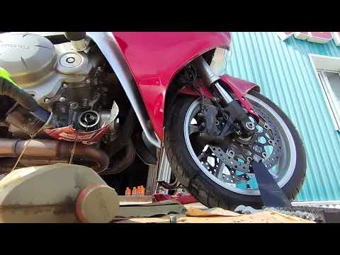 Видео: Замена Масло на Honda VFR 1200F 2010. #hondavfr #VFR1200F #гараж #japan 🇯🇵 #motovlog #motorcycle