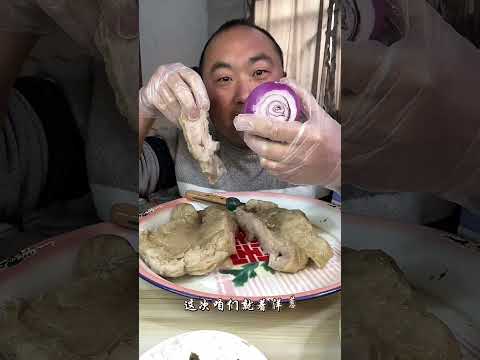 Видео: На самом деле, еда этого парня показалась мне слишком ужасным испытанием.  27