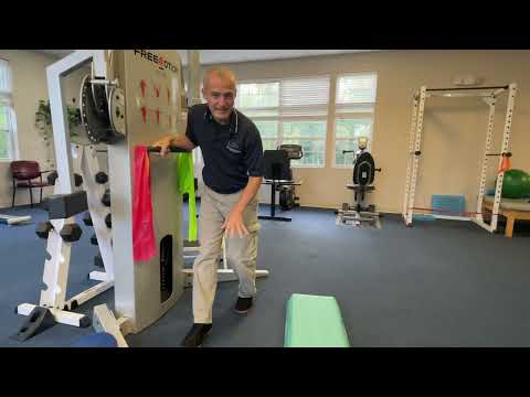 Видео: Нормальная ходьба по лестнице после полной замены коленного сустава