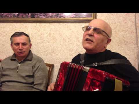 Видео: Шахбанкади поет в кругу Урцакинцев. Даргинская песня!