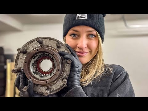 Видео: Замена ступичного подшипника Ford F350