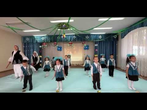 Видео: “Келіншек’’халық күйін ,,Бәйтерек’’тобының аналарымен  бірге әуенді таяқшалармен сүйемелдеп орындауы