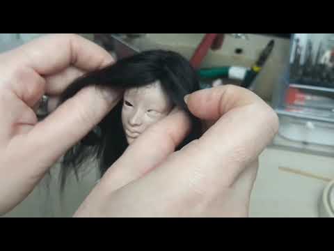 Видео: МК Часть 6. Распределение пробора, стрижка парика для куклы.|БЖД| Шарнирная кукла