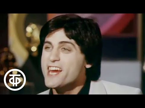 Видео: Сархан Гурбанбеков "Кружатся диски". Музыкальный магазин (1981)