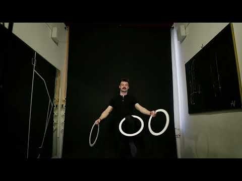 Видео: Жонглирование кольцами занятие 6. Надеть, снять, кидать. Павел Горский