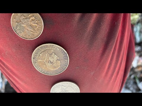 Видео: Деньги из мусора. Беларусь. Мусорщик.