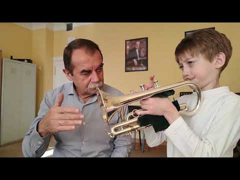 Видео: Начальные уроки игры на трубе. Урок 3 / Trumpet basics. Lesson 3