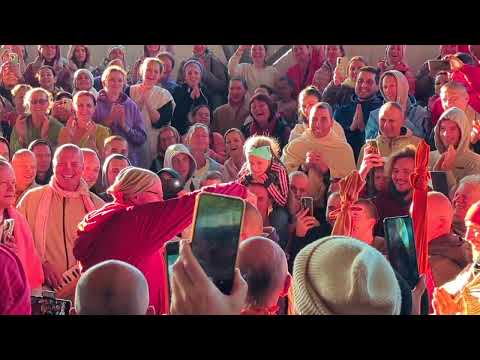 Видео: Киртаны Е.С. Индрадьюмна Свами Садху Санга 2025