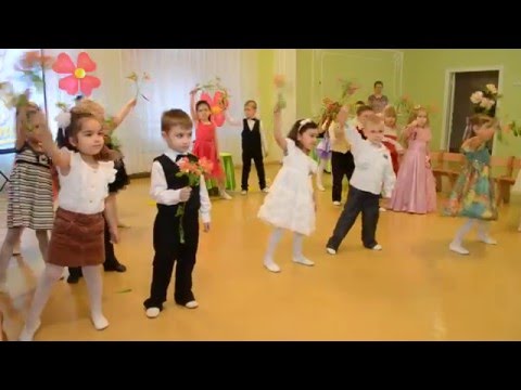 Видео: Красивый вход на утреннике 8 Марта, средняя группа