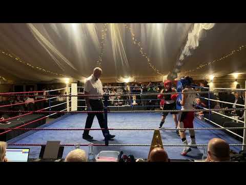 Видео: БОЙ 7 — Ужин-шоу в боксерском клубе Doghouse
