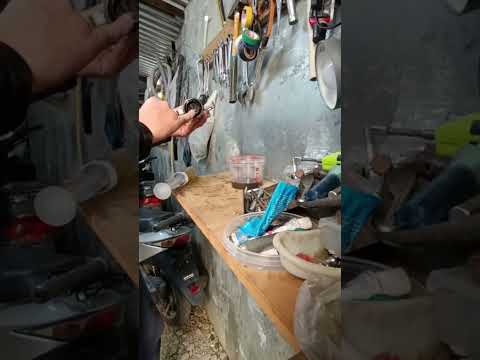 Видео: Osaka Tezza замена масла в перьях вилки / Osaka Tezza fork oil change