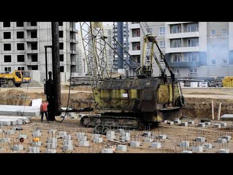 Видео: Кран RDK-250 (РДК-250) с копровой установкой. Забивка сваи. Звук двигателя А-01.