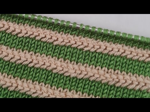 Видео: Двухцветная модель жилета легкой вязки двумя спицами.