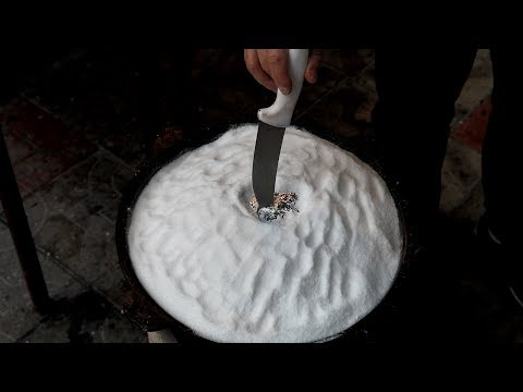 Видео: БАРАНЬЯ НОГА ЦЕЛИКОМ В СОЛИ, ЗАПЕЧЕННАЯ С ОВОЩАМИ В КАЗАНЕ НА КОСТРЕ