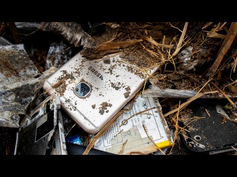 Видео: Ищу смартфон в помойке || Найдено восстановление телефона Samsung c5