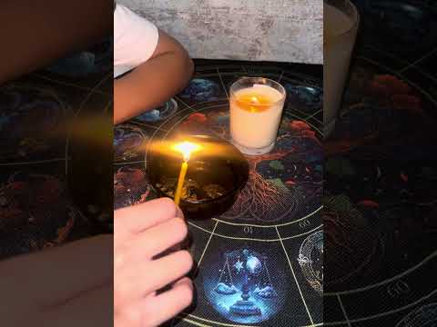 Видео: Отливка на воске!🕯️мысли вашего мужчины 🔮ясновиденье 💯#таро #восковыеотливки #гадание 