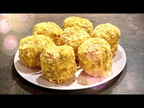 Видео: Наполеон мини - бързи вкусни пухкави тортички от готово бутер тесто / Наполеон - быстрые Пирожные