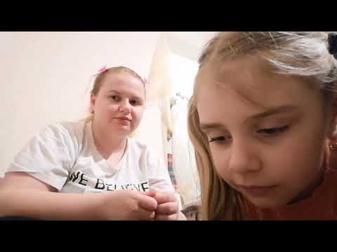 Видео: ASMR младшая сестра делает макияж детской косметикой
