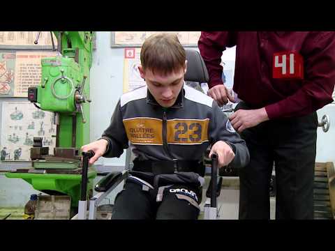 Видео: Спасение для инвалидов-колясочников! Коляска-трансформер / Новости
