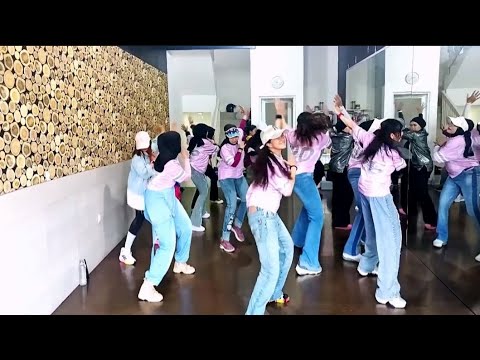 Видео: Почувствуйте вибрацию — Kanine | FitDance от Uchie | Фитнес-танцы | Кардио-танцы
