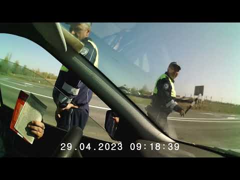 Видео: И такое бывает: меня остановил глухой со справкой, в форме сотрудника ДПС...