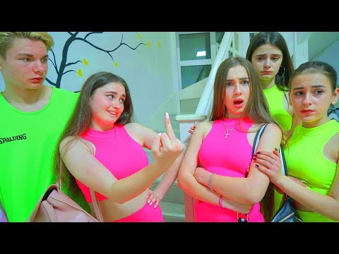 Видео: Най-добрата приятелка ОТКРАДНА ГАДЖЕ от Даяна! Спор в училище продължава