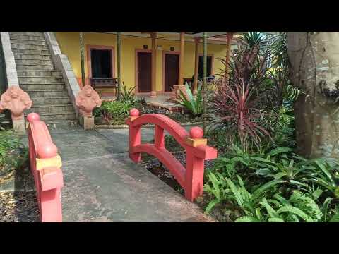 Видео: Coconut Beach Resort 3*, Ko chang. Территория отеля и пляж Chaichet.