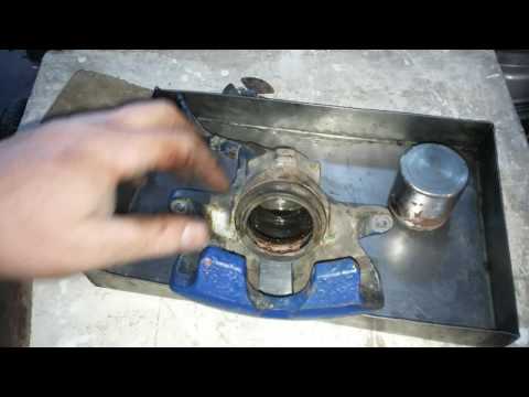 Видео: Ремонт переднего суппорта Audi.