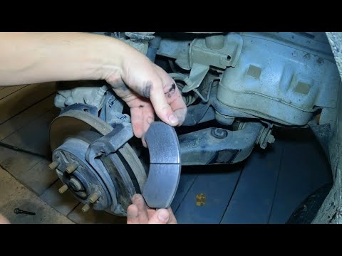 Видео: Стук тормозных колодок | Смазка направляющих суппорта и тормозного поршня | Nissan Vanette SK82