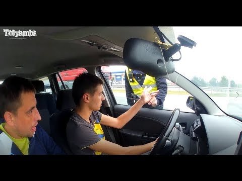 Видео: Полиция ЛОМАЕТ стекло