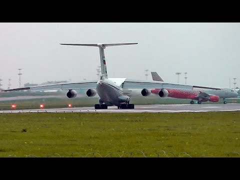 Видео: ✈Airbus "подрезал" Ил-76, или Двое на взлётке / Аэропорт Внуково