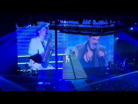 Видео: Дима Билан - шоу "Гладиатор" (Крокус Сити Холл 14.02.2023 - балкон)