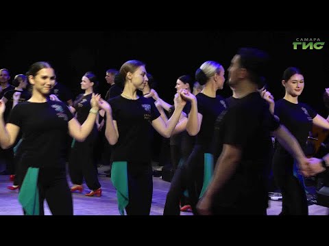 Видео: Песни, объединяющие поколения: Уральский народный хор на самарской сцене