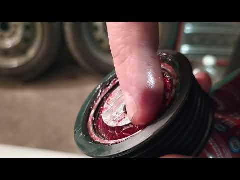 Видео: Как смазать натяжной ролик и продлить ему жизнь