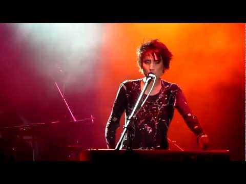 Видео: Земфира – «Господа», «Кто?» (11.12.11)