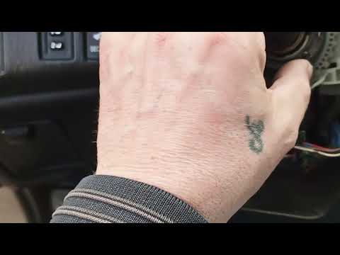 Видео: lexus RX300. Замена рулевого шлейфа.