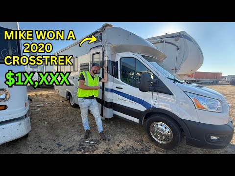 Видео: Майк ВЫИГРЫВАЕТ разбитый CrossTrek RV 2020 года. Стоит ли его чинить или продавать как есть?