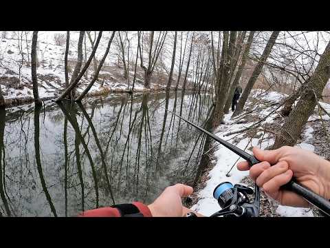 Видео: КОЛЕНИ ДРОГНУЛИ, КОГДА УВИДЕЛ ЧТО ПОЙМАЛ! Первая рыбалка на спиннинг 2025