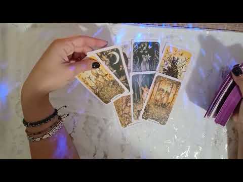 Видео: Таро показва какво значат един за друг мъжа и жената