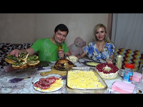 Видео: МУКБАНГ😋 Отмечаем РОЖДЕСТВО 2022 ☦ | Салатики 🥗 , ЗАПЕЧЁННАЯ КУРИЦА с ЯБЛОКАМИ 🐔🍏 и БУТЕРБРОДЫ 🥪