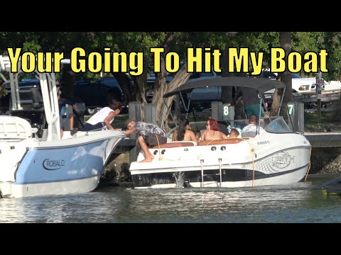 Видео: Что ты делаешь? Ты собираешься ударить мою лодку!! | Miami Boat Ramps