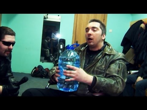 Видео: Горшок психанул на ведущего ("Король и шут" у "Кукрыниксы)