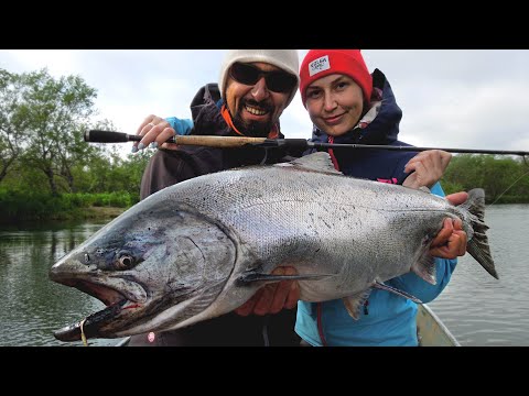 Видео: Камчатка, часть 1! Лосось ЧАВЫЧА за ДЕСЯТКУ, трофей! СТАРБЛОГ. Russian Fishing. Русская рыбалка